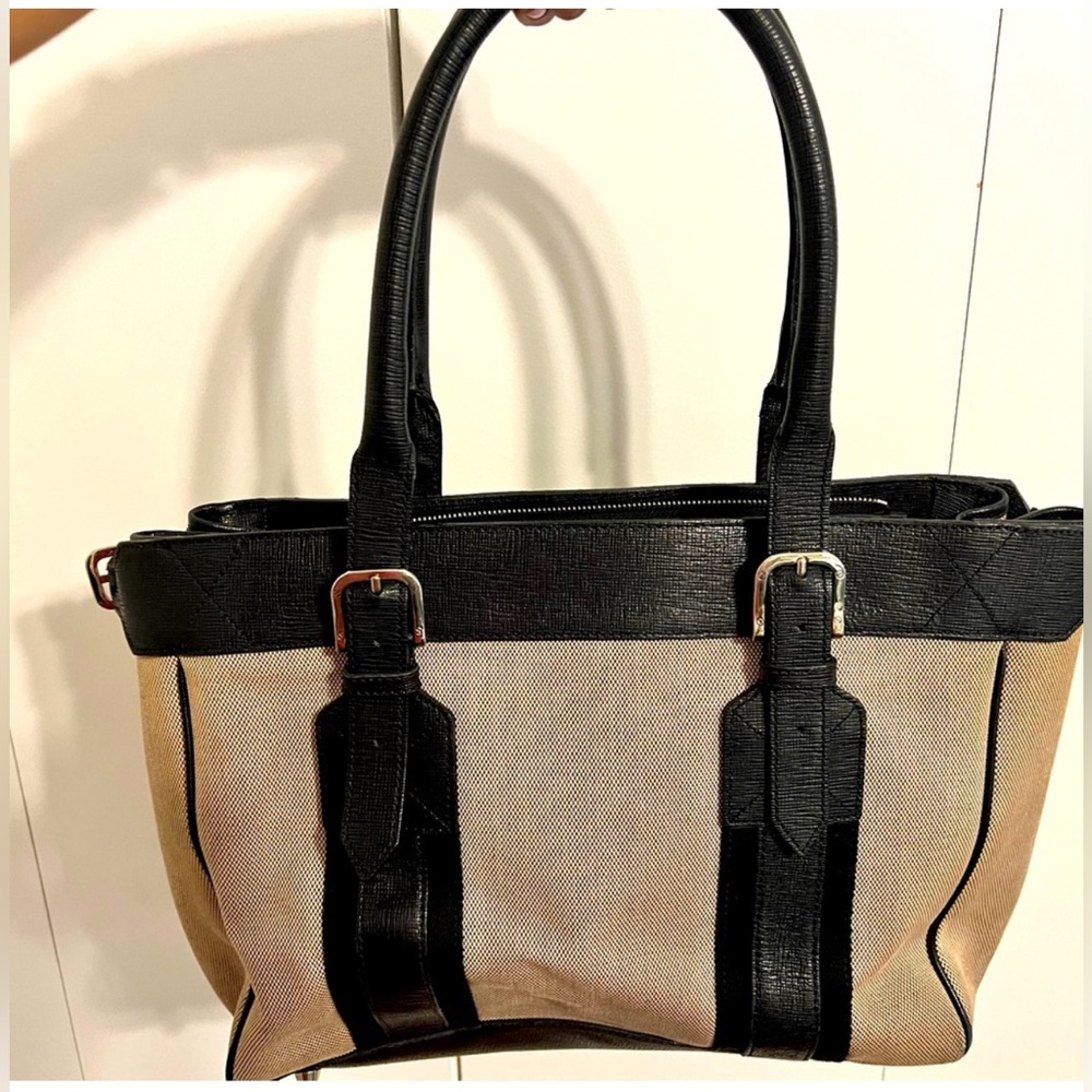 ⭐️ SALE ⭐️ Burberry Canvas and Leather Tote - Picture 11 of 13